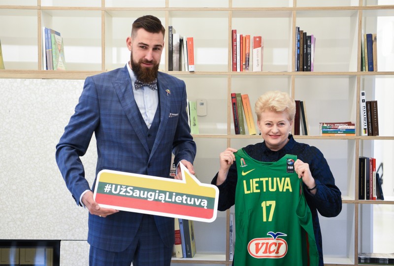 Jonui Valančiūnui – „Už saugią Lietuvą“ ambasadoriaus ženklelis