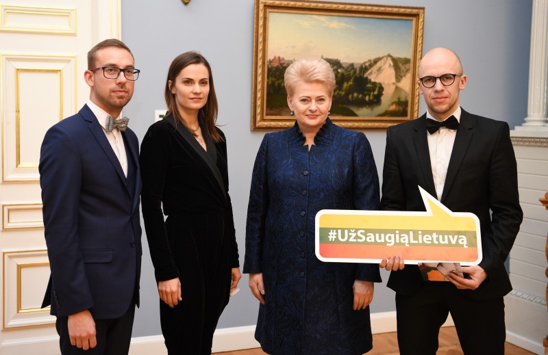 „Už saugią Lietuvą“ ženkleliai – naujiesiems ambasadoriams